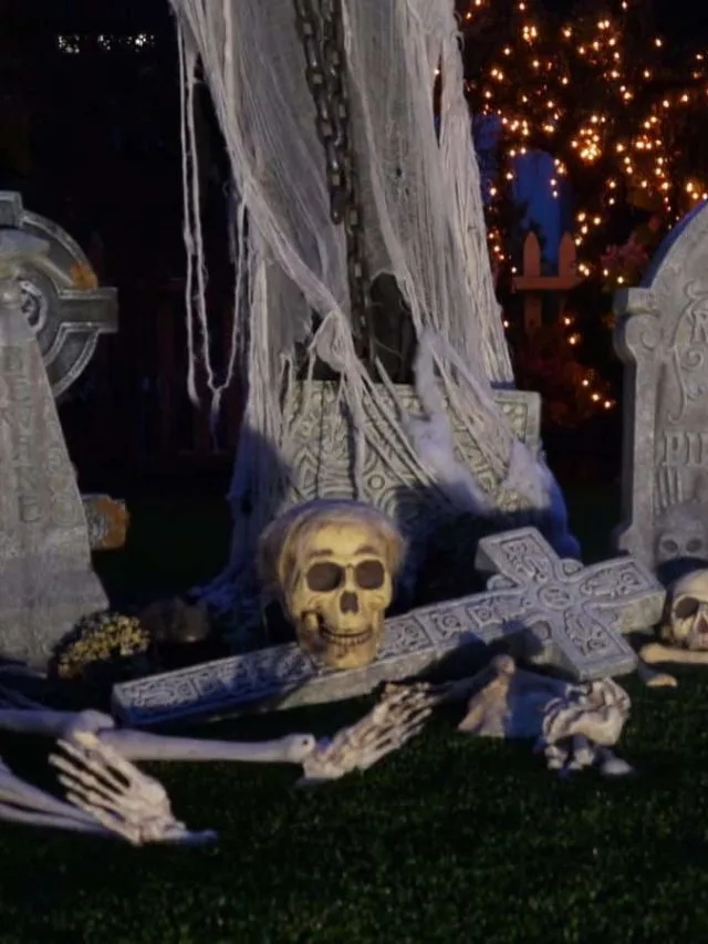 Spooky Halloween Graveyard Decorations